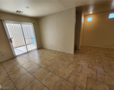 1130 Burnt Sky Avenue - Photo Thumbnail 11