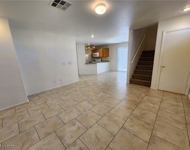 1130 Burnt Sky Avenue - Photo Thumbnail 16