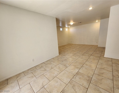 1130 Burnt Sky Avenue - Photo Thumbnail 12