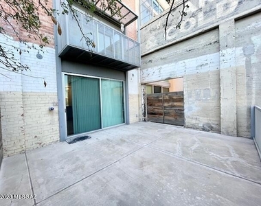 1001 E 17th Street - Photo Thumbnail 18