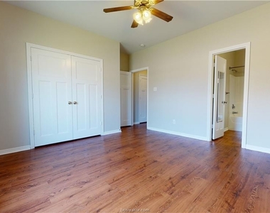 6904 Appomattox Drive - Photo Thumbnail 10