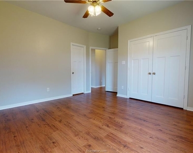 6904 Appomattox Drive - Photo Thumbnail 7