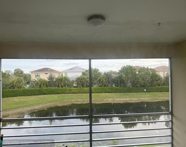 8901 Nw 38 Dr - Photo Thumbnail 3