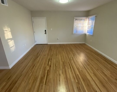 1012 Elkgrove Ave - Photo Thumbnail 2