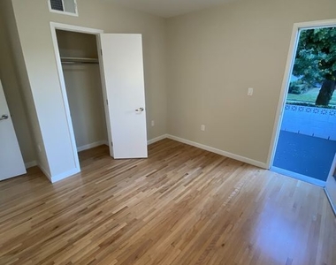 1012 Elkgrove Ave - Photo Thumbnail 4