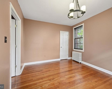 1439 Euclid St Nw - Photo Thumbnail 5