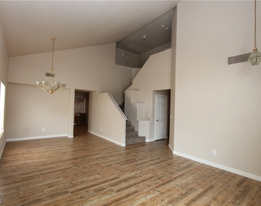 5416 Leadville Avenue - Photo Thumbnail 2