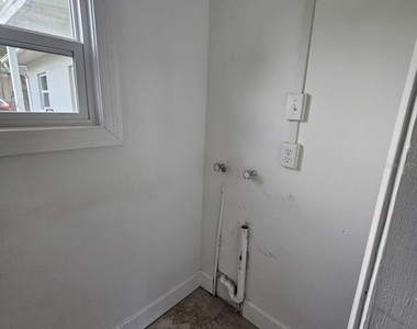 1036 W Fairbanks Avenue - Photo Thumbnail 13