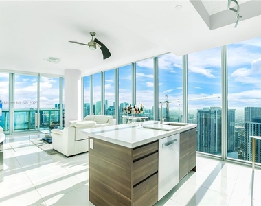 888 Biscayne Blvd - Photo Thumbnail 0