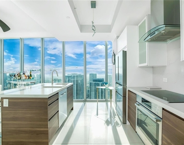 888 Biscayne Blvd - Photo Thumbnail 7