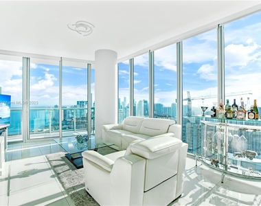 888 Biscayne Blvd - Photo Thumbnail 1