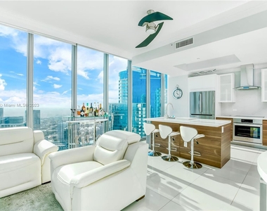 888 Biscayne Blvd - Photo Thumbnail 3