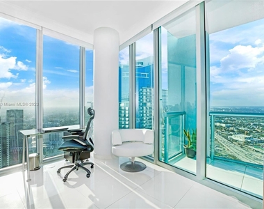 888 Biscayne Blvd - Photo Thumbnail 16