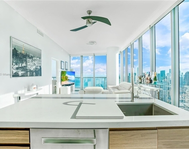 888 Biscayne Blvd - Photo Thumbnail 8