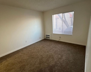 1040 Baywood Drive Unit C - Photo Thumbnail 4