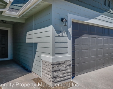 3117 N Saratov Way - Photo Thumbnail 12