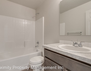 3117 N Saratov Way - Photo Thumbnail 2