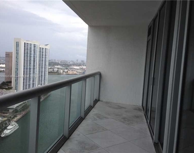 485 Brickell Ave - Photo Thumbnail 1