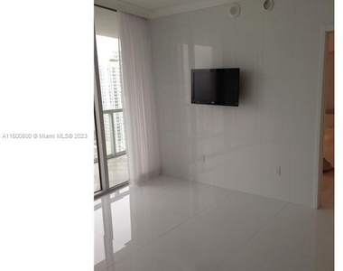 485 Brickell Ave - Photo Thumbnail 7