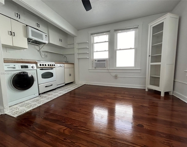 3085 Mary St - Photo Thumbnail 3