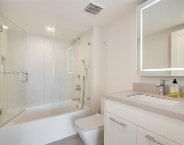 1155 Brickell Bay Dr - Photo Thumbnail 6