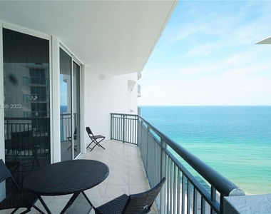 17375 Collins Ave - Photo Thumbnail 1