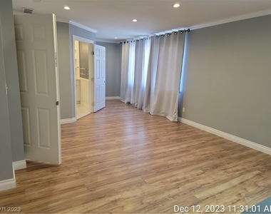 8848 Hampton Green Avenue - Photo Thumbnail 17