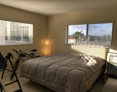 300 E Royal Palm Road - Photo Thumbnail 29