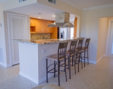 300 E Royal Palm Road - Photo Thumbnail 17