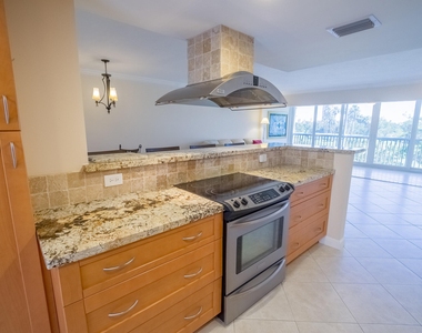 300 E Royal Palm Road - Photo Thumbnail 19