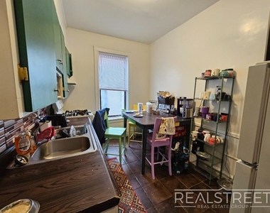 693 East New York Avenue - Photo Thumbnail 3