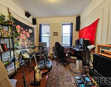 693 East New York Avenue - Photo Thumbnail 1