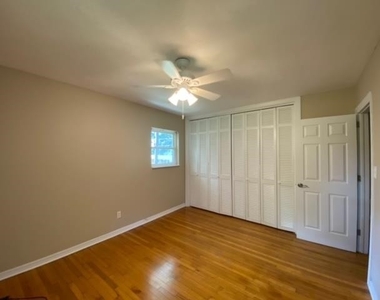 899 Tamarack Avenue - Photo Thumbnail 7