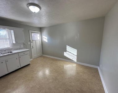 227 Crescent Circle - Photo Thumbnail 5