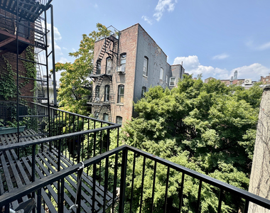 95 Perry Street - Photo Thumbnail 4