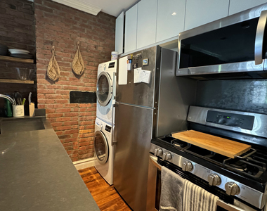 95 Perry Street - Photo Thumbnail 5