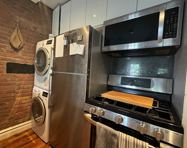 95 Perry Street - Photo Thumbnail 3