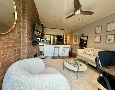 95 Perry Street - Photo Thumbnail 7