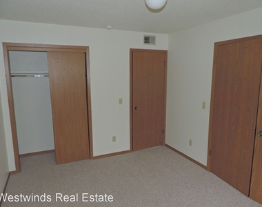 734 Westwinds Drive - Photo Thumbnail 8