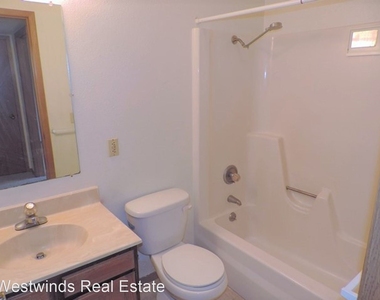 734 Westwinds Drive - Photo Thumbnail 12