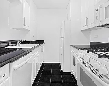 400 East 71st Street - Photo Thumbnail 6
