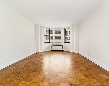 400 East 71st Street - Photo Thumbnail 2