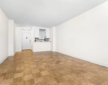 400 East 71st Street - Photo Thumbnail 3