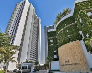 16385 Biscayne Blvd - Photo Thumbnail 1