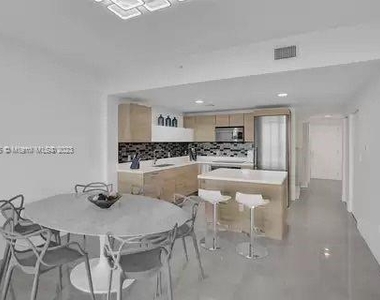 16385 Biscayne Blvd - Photo Thumbnail 5