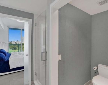 16385 Biscayne Blvd - Photo Thumbnail 15