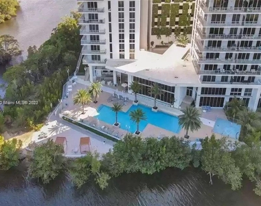 16385 Biscayne Blvd - Photo Thumbnail 28