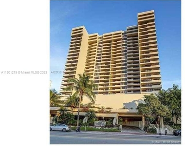 2555 Collins Ave - Photo Thumbnail 20