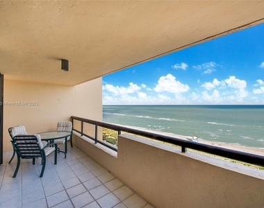 2555 Collins Ave - Photo Thumbnail 2