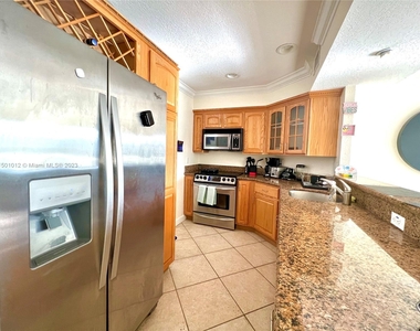 1515 E Broward Blvd - Photo Thumbnail 4